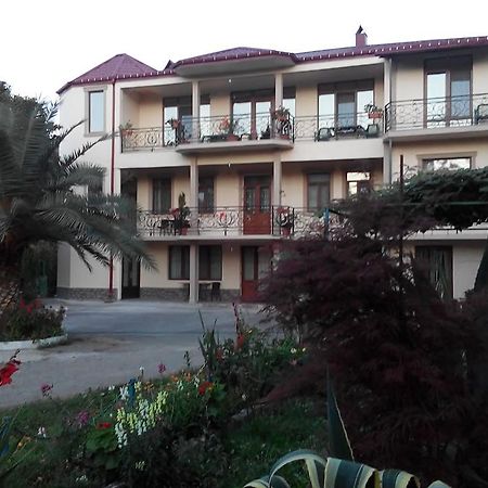 Guest House Vitali Gonio Exteriör bild