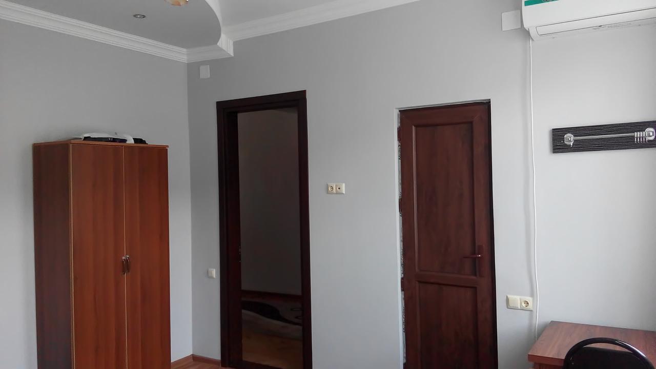 Guest House Vitali Gonio Exteriör bild